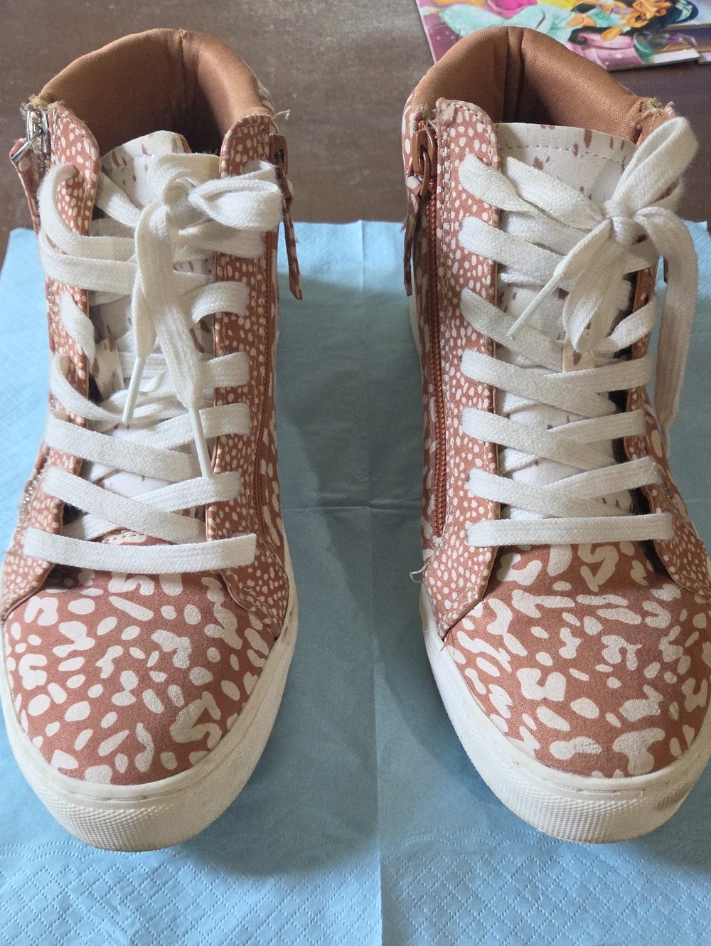 Universal Thread Tan and White High-Top Sneakers with Spot Print